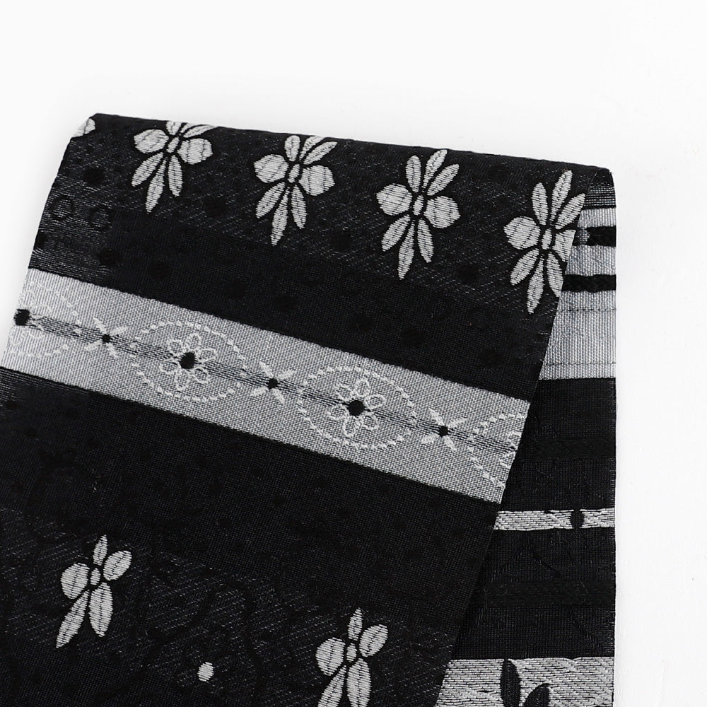 Daisy_Motif_Jacquard_Swatch.jpg