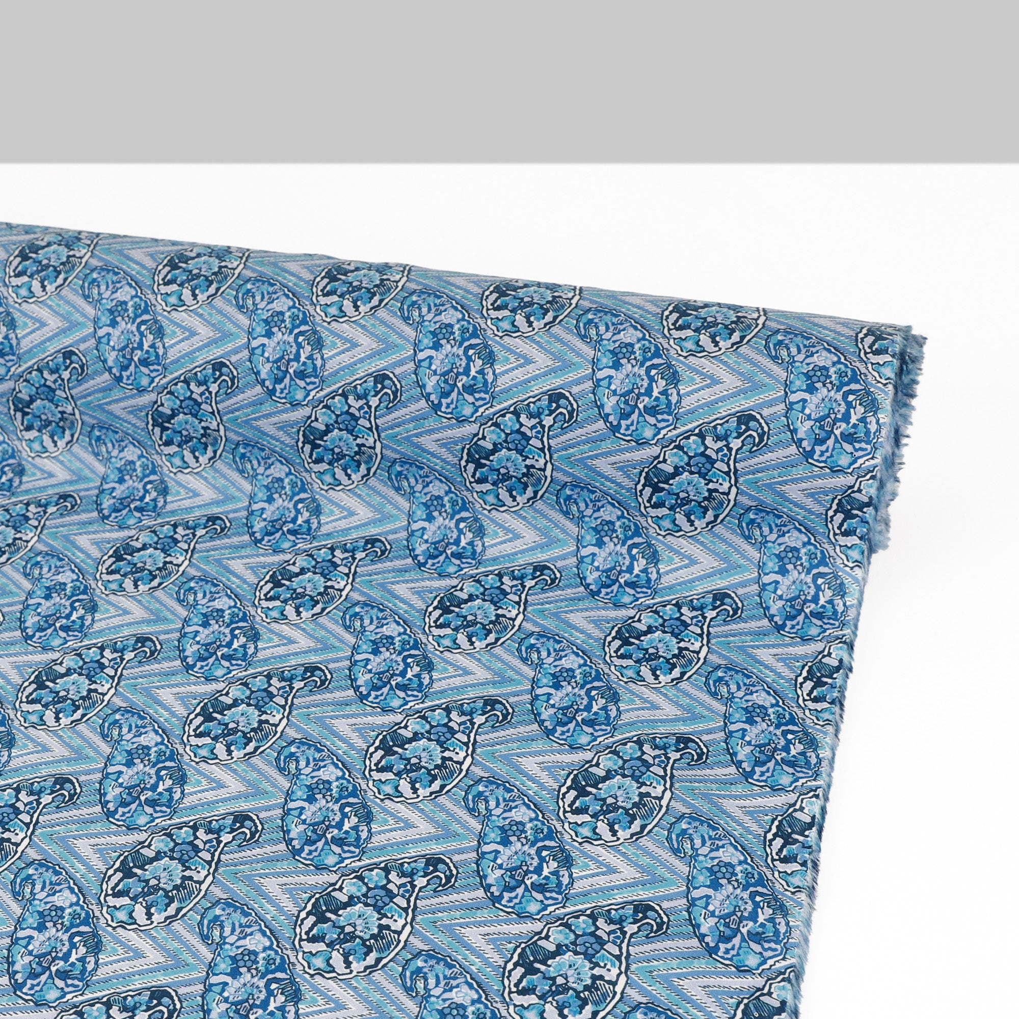 Liberty Organic Tana Lawn - Zig Zag Paisley/B