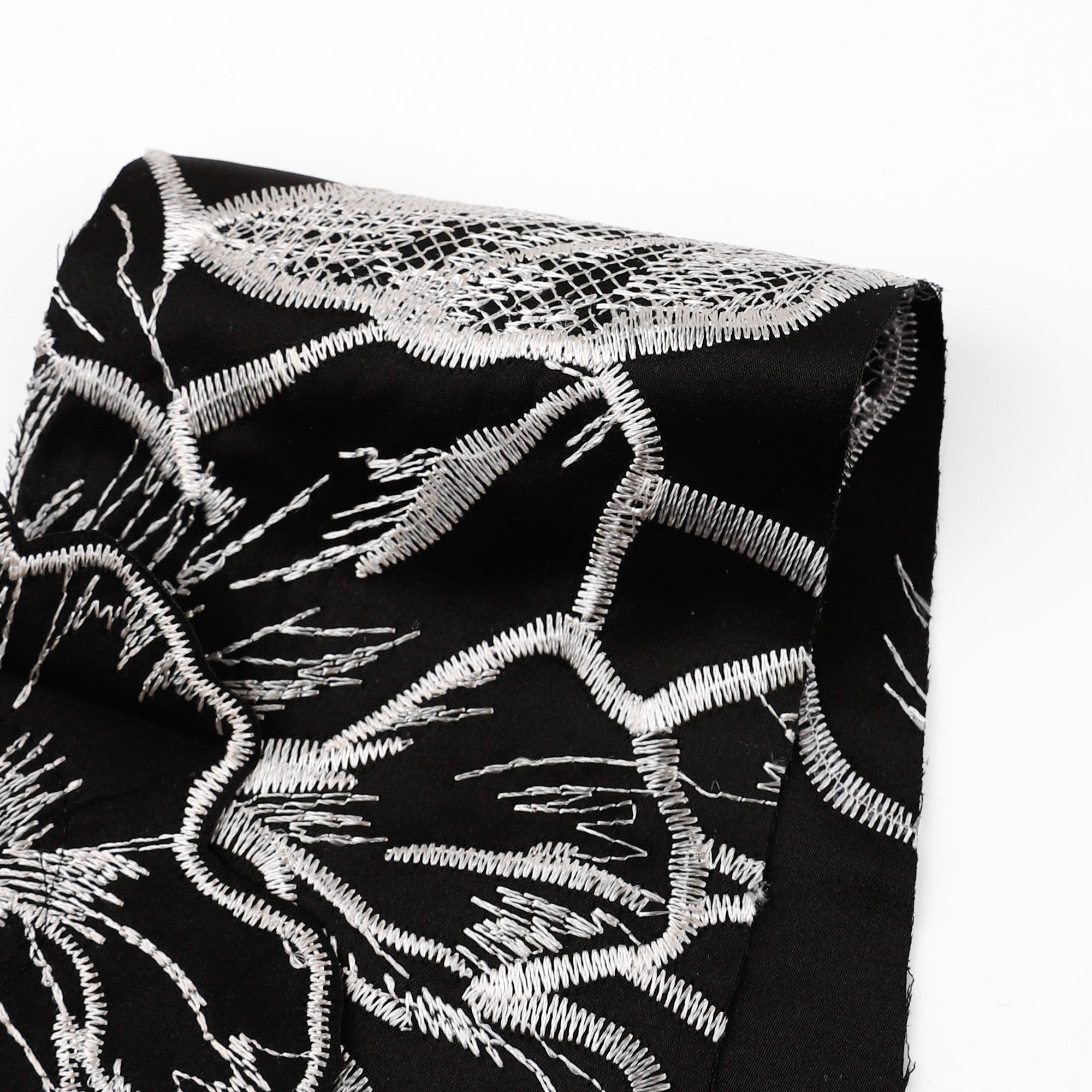 Applique_Dutchess_Satin_Black_x3a_White_Swatch.jpg
